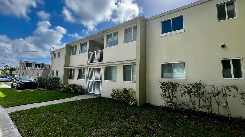 695 Sw 11th Street #204, Miami
