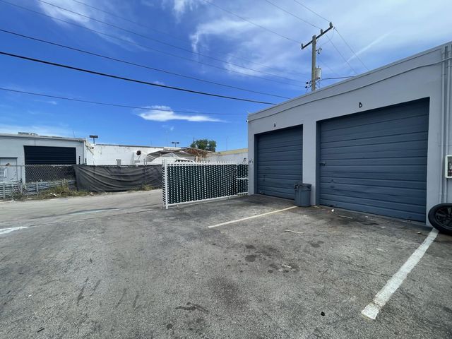 5 of 6 - 821 Nw 45th Street #b&c, Oakland Park, FL