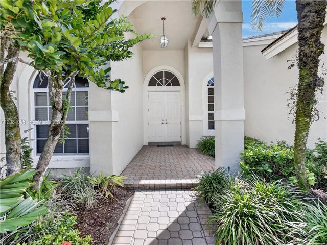 4 of 71 - 3098 Lakewood Circle, Weston, FL