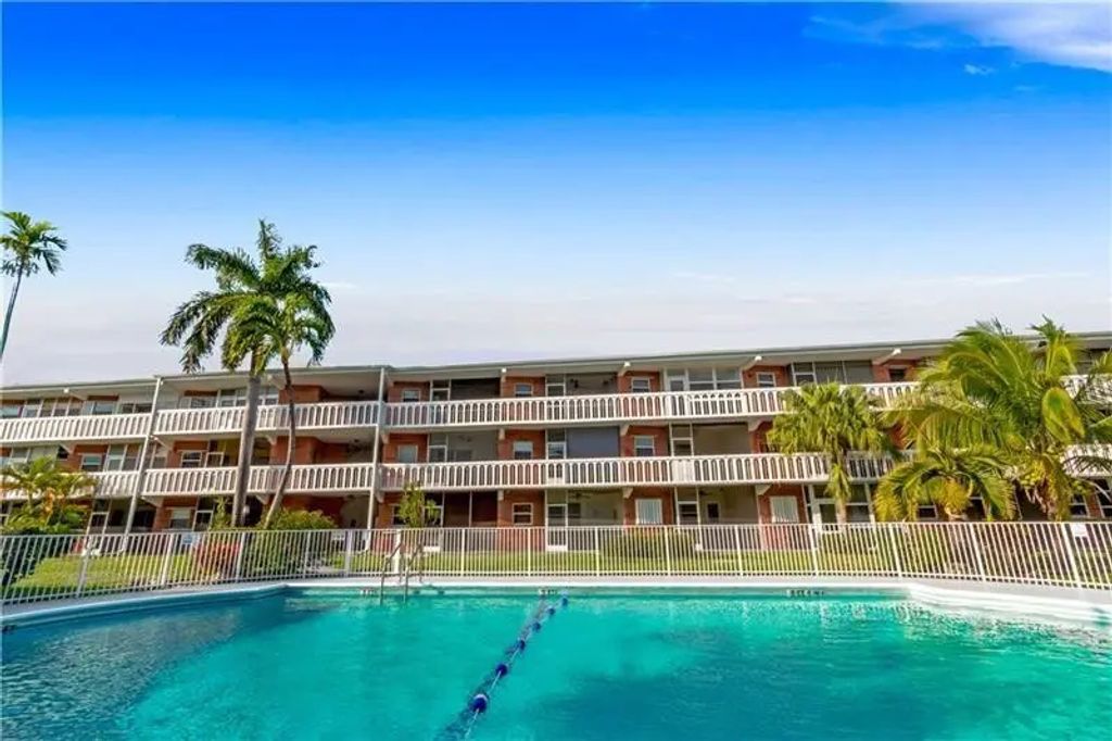 141 Ne 10th Avenue #20b, Hallandale Beach