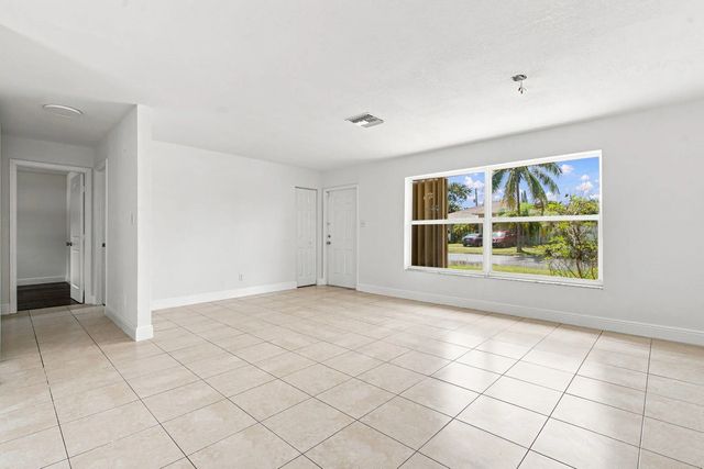 4 of 34 - 399 Sw 14th Street, Deerfield Beach, FL