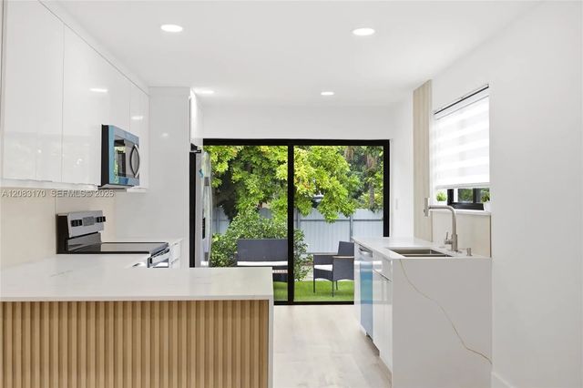 5 of 37 - 1260 Ne 155th Street, North Miami Beach, FL