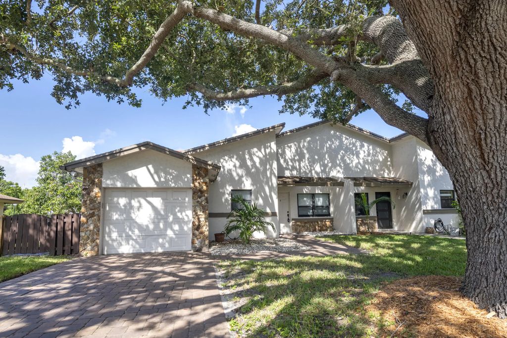 325 Nw 65th Terrace #325, Plantation