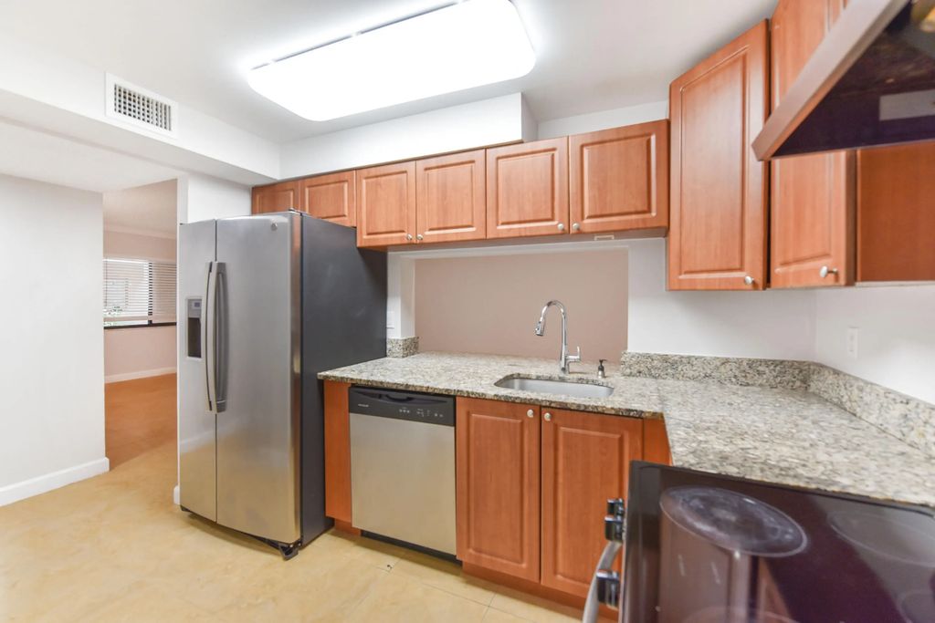 6053 10th Avenue N #140, Greenacres