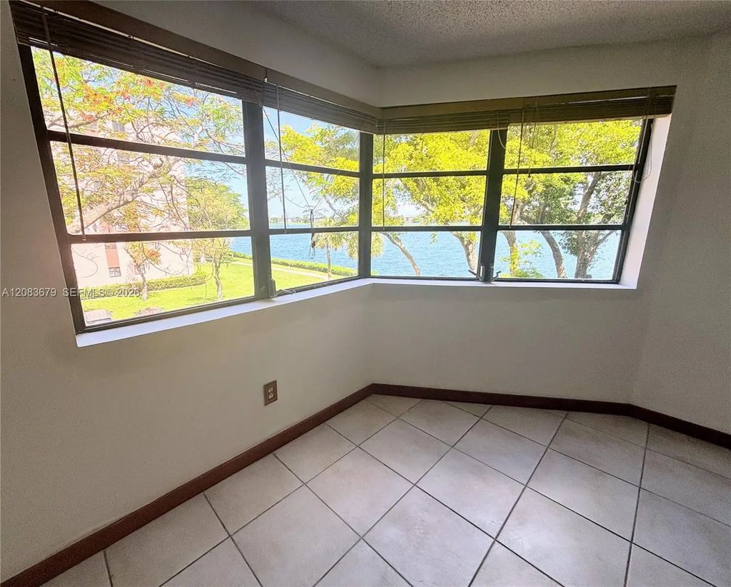20860 San Simeon Way #303-6, Miami