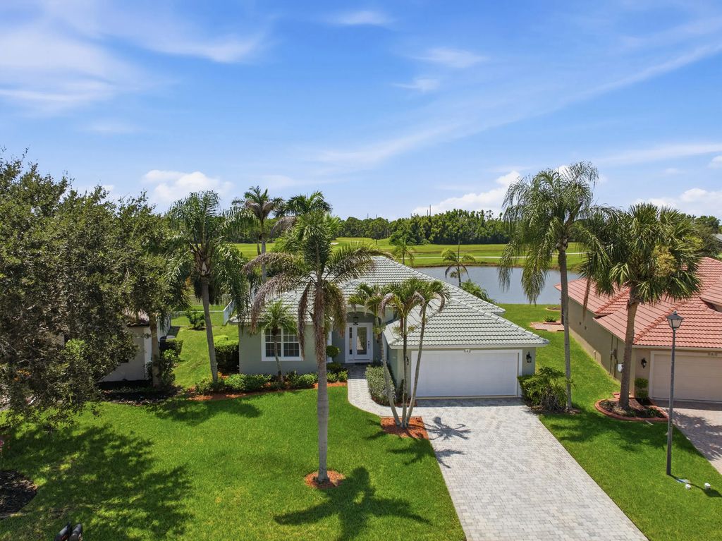 562 Nw Waverly Circle, Port St. Lucie