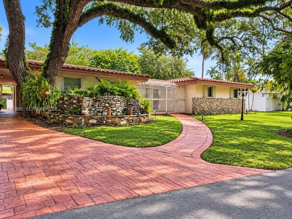 2161 Ne 190th Terrace, Miami