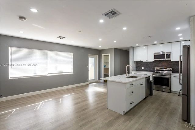 4 of 28 - 1725 Nw 10th Avenue, Fort Lauderdale, FL