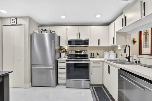 4 of 26 - 1000 Colony Point Circle #108, Pembroke Pines, FL