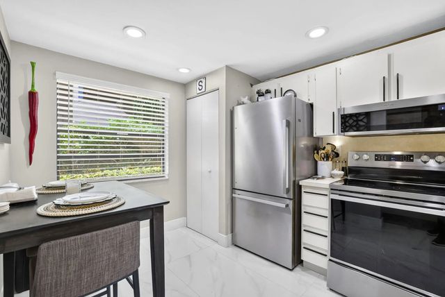 5 of 26 - 1000 Colony Point Circle #108, Pembroke Pines, FL