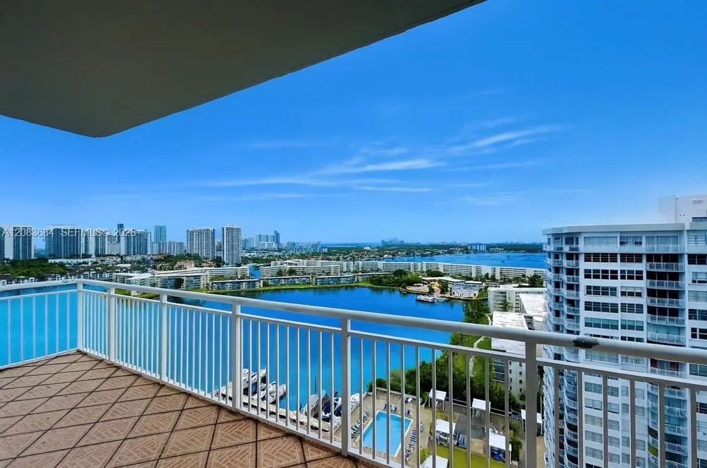 18071 Biscayne Boulevard #ph03 & Ph04, Aventura