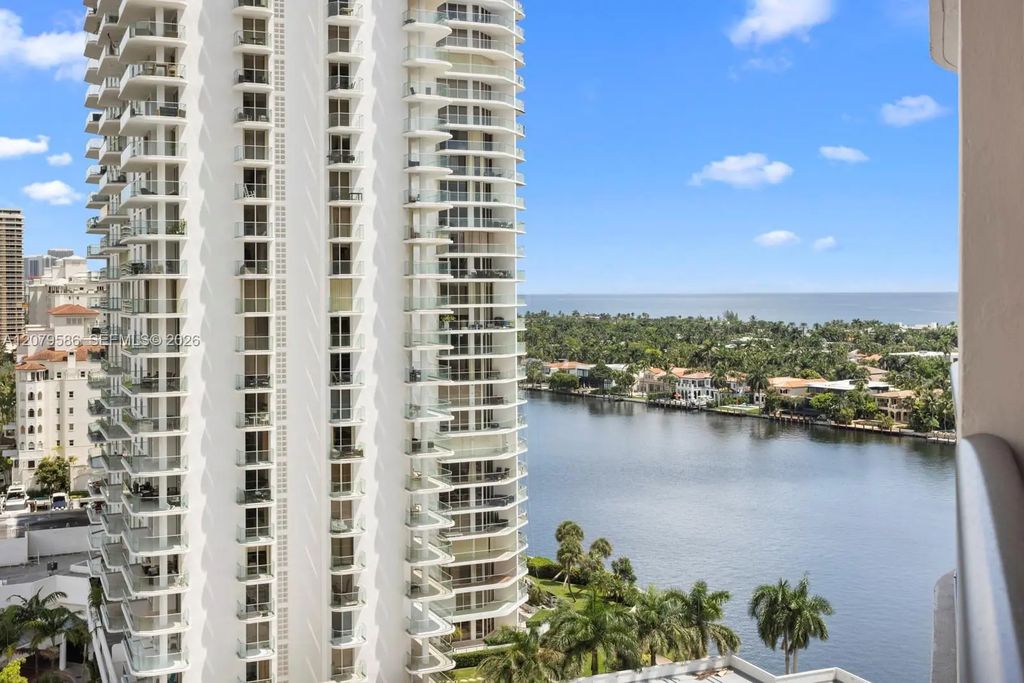 19667 W Turnberry Way #15-g, Aventura
