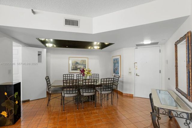 5 of 21 - 19667 W Turnberry Way #15-g, Aventura, FL
