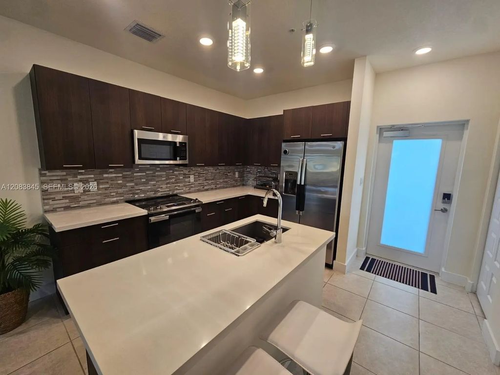 8301 Nw 41st Street #b-402, Doral