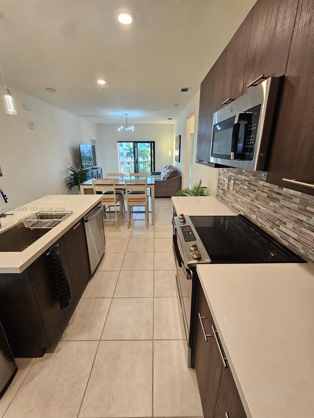 5 of 52 - 8301 Nw 41st Street #b-402, Doral, FL