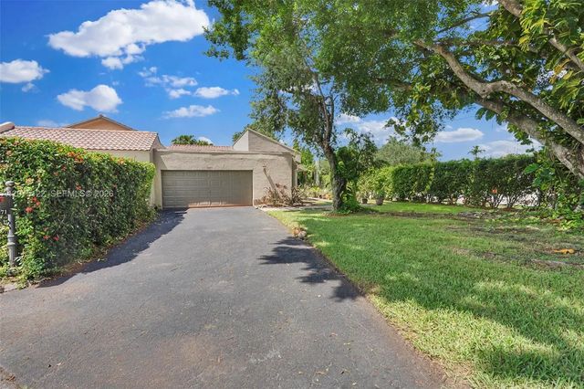 2 of 32 - 16871 Patio Village Court, Weston, FL