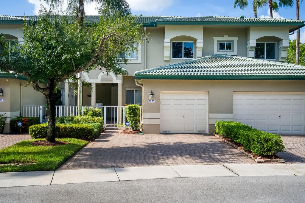 7927 Exeter Boulevard E, Tamarac