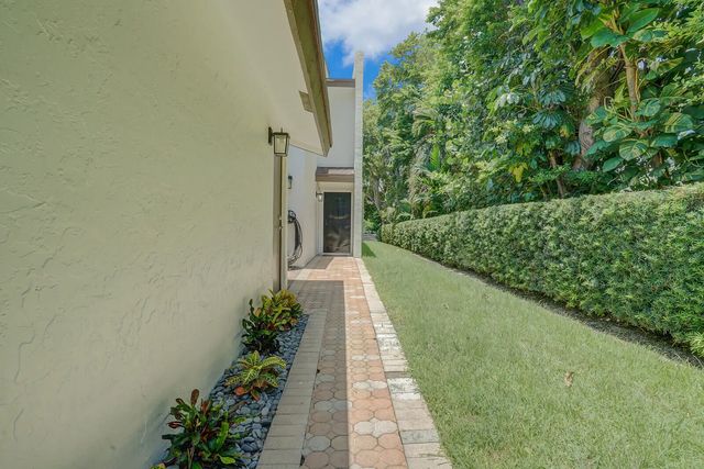 4 of 47 - 1301 N Riverside Drive #19, Pompano Beach, FL