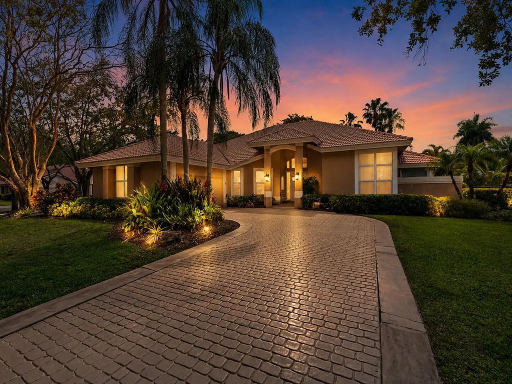 1207 Manor Drive S, Weston