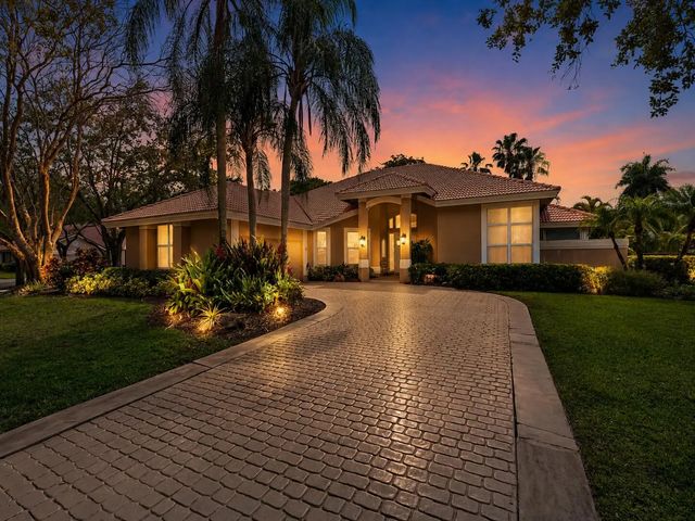 1207 Manor Drive S, Weston
