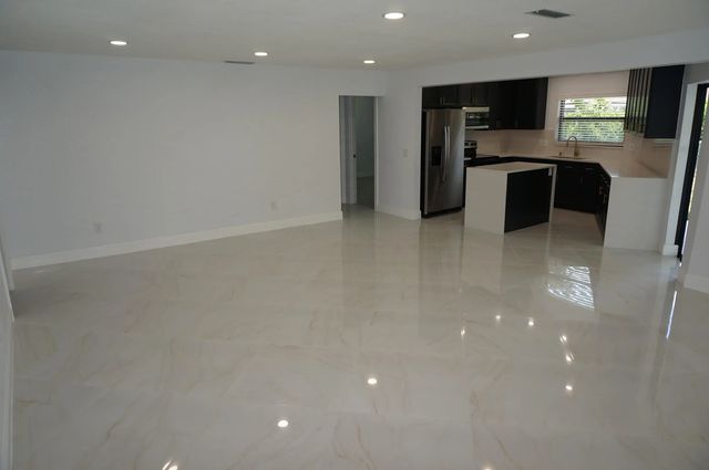 3 of 30 - 1513 39th Street, West Palm Beach, FL