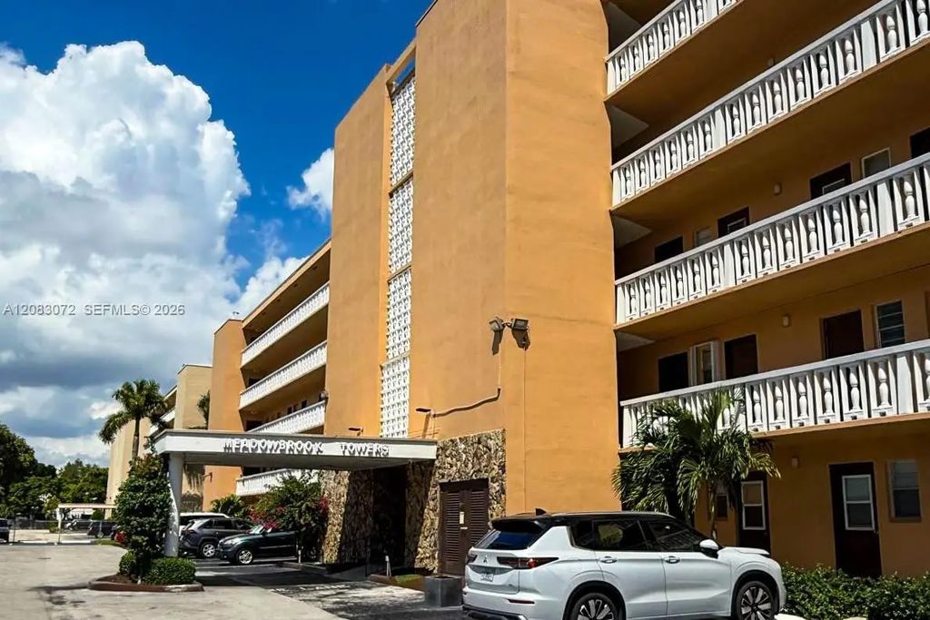 301 Ne 14th Avenue #504, Hallandale Beach