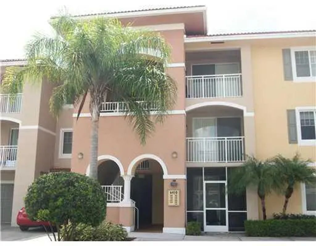 6410 Emerald Dunes Drive #204, West Palm Beach