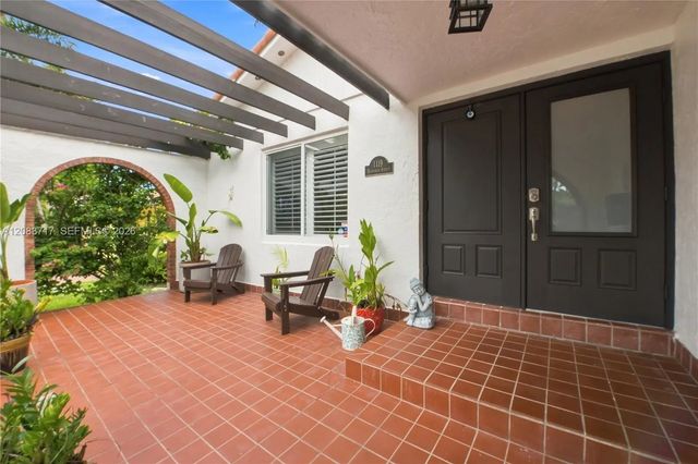 1119 Buchanan Street, Hollywood