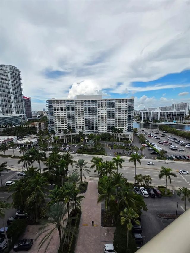 4 of 40 - 3801 S Ocean Drive #14u, Hollywood, FL