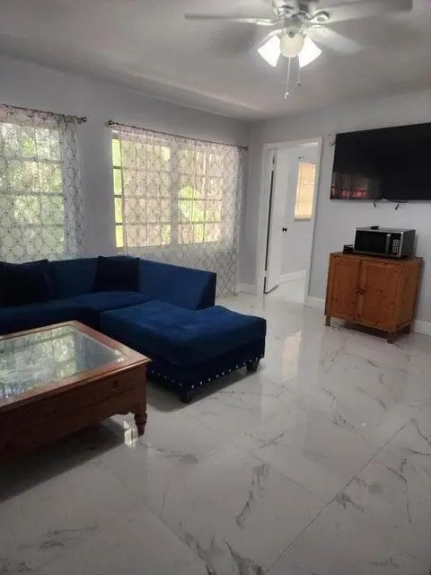33xx Sw 16th Street #r, Fort Lauderdale