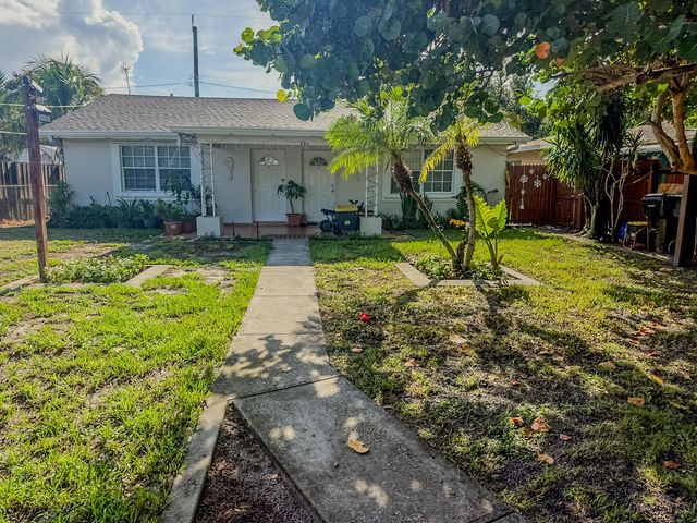 3 of 28 - 826 S M Street, Lake Worth Beach, FL