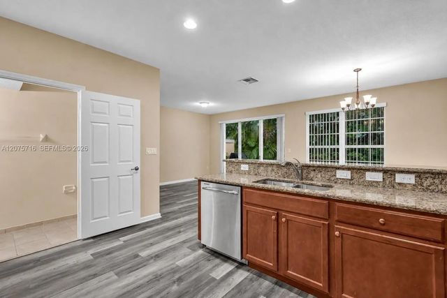 3 of 23 - 3222 Nw 31st Terrace, Oakland Park, FL