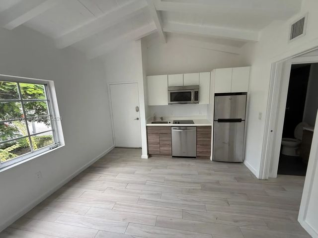 3 of 10 - 1450 Meridian Avenue #202, Miami Beach, FL
