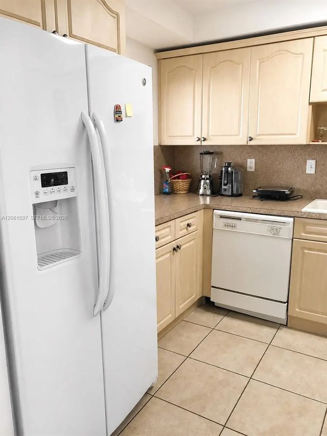2 of 10 - 10090 Nw 80th Court #1561, Hialeah Gardens, FL