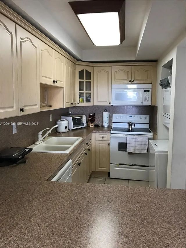 3 of 10 - 10090 Nw 80th Court #1561, Hialeah Gardens, FL