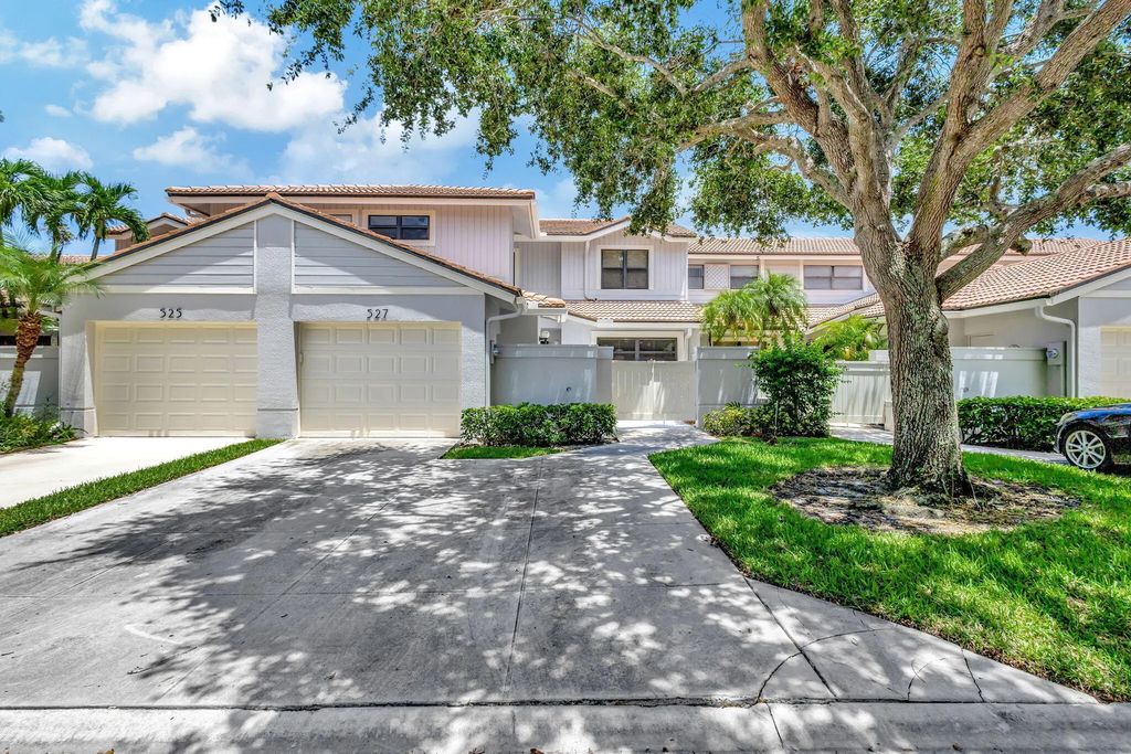 527 Prestwick Circle, Palm Beach Gardens