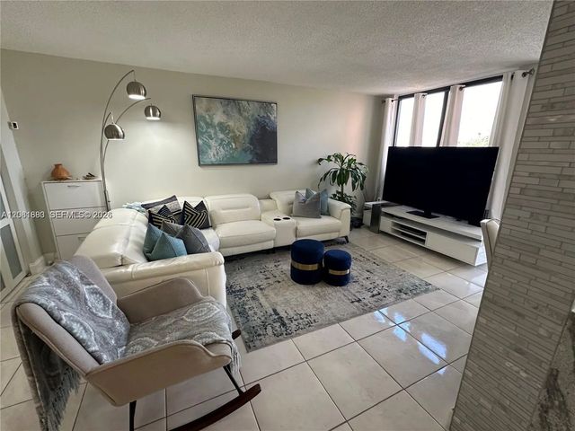 9410 W Flagler Street #410, Miami