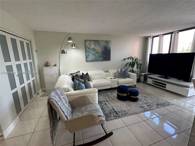 3 of 21 - 9410 W Flagler Street #410, Miami, FL