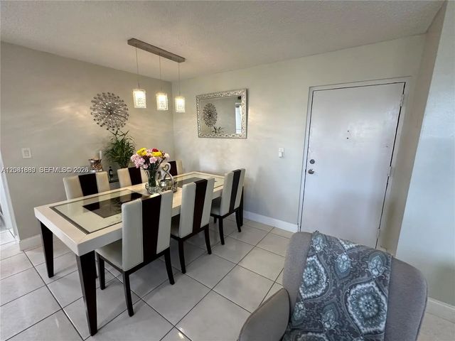 4 of 21 - 9410 W Flagler Street #410, Miami, FL