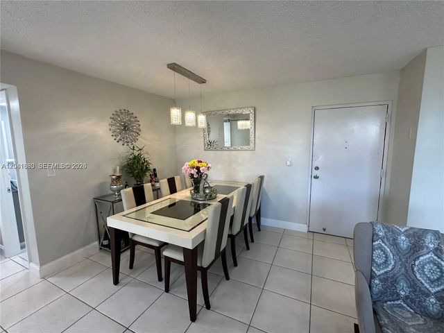 5 of 21 - 9410 W Flagler Street #410, Miami, FL