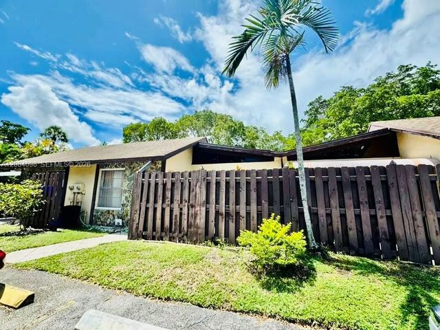 3 of 25 - 332 Briarwood Circle #2-19, Hollywood, FL