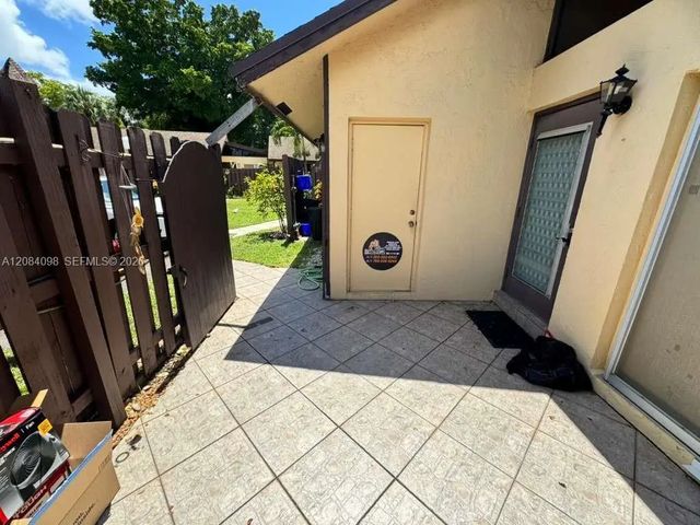 5 of 25 - 332 Briarwood Circle #2-19, Hollywood, FL