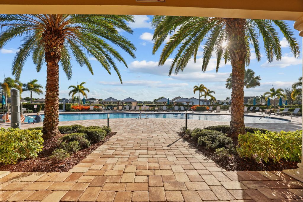 786 Se Courances Drive, Port St. Lucie
