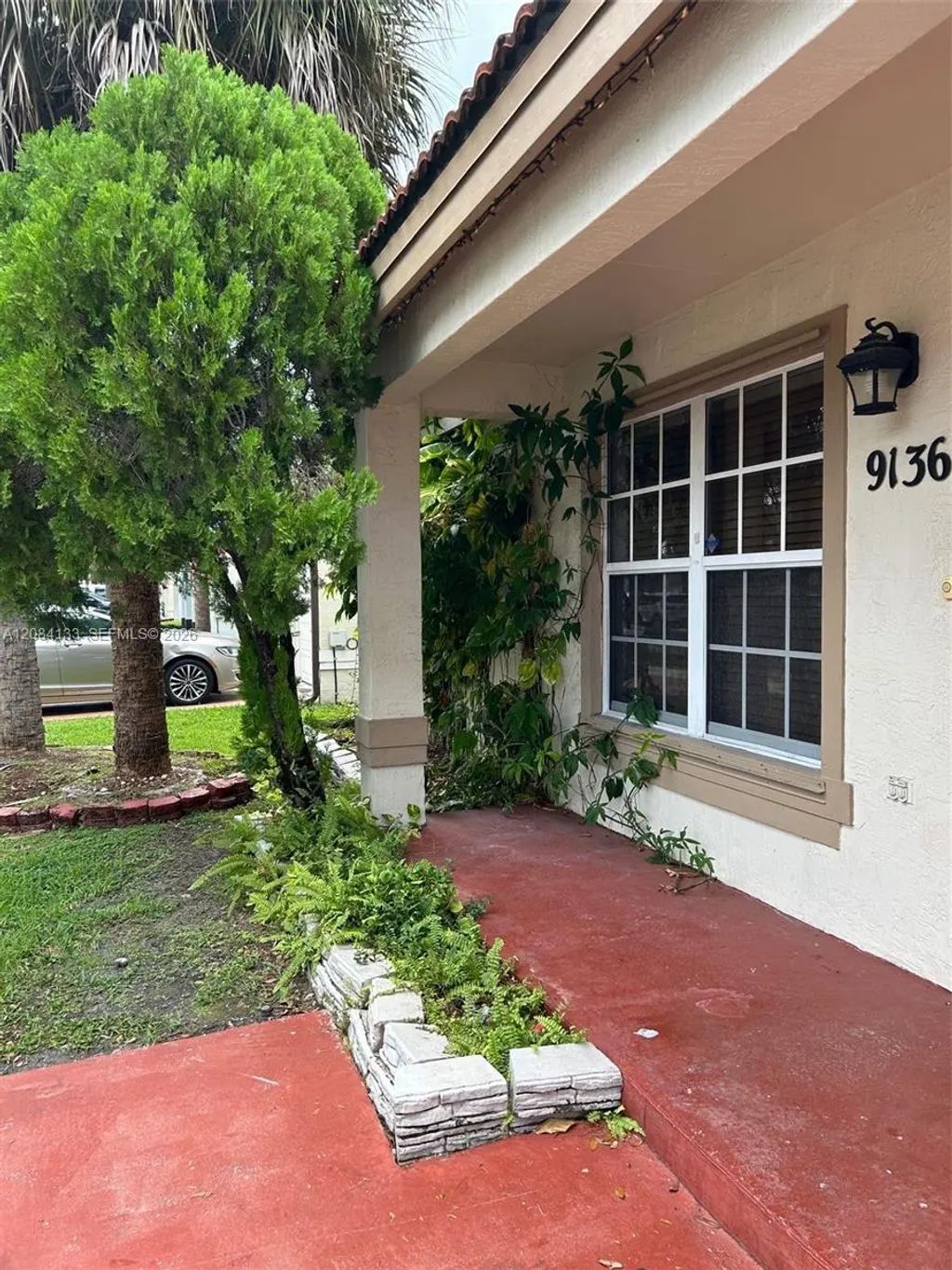 9136 Nw 192nd Terrace, Hialeah