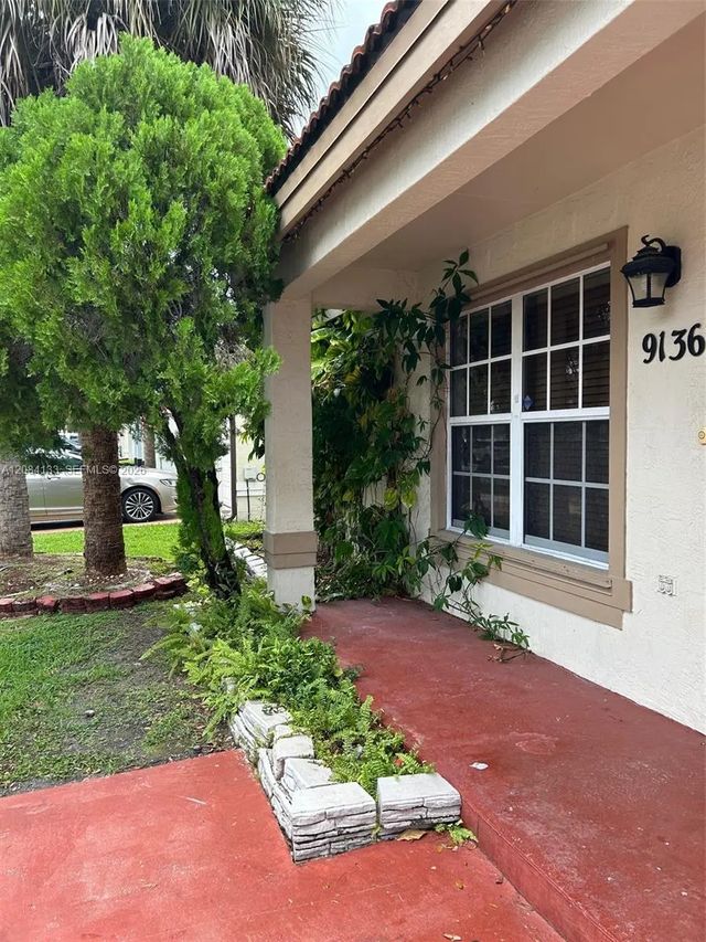9136 Nw 192nd Terrace, Hialeah