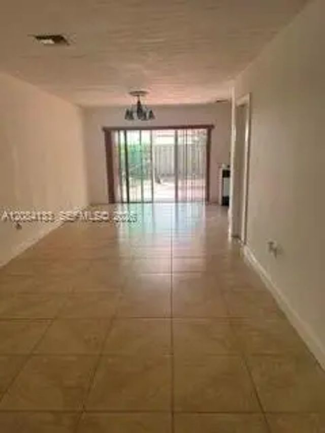 5 of 10 - 9136 Nw 192nd Terrace, Hialeah, FL