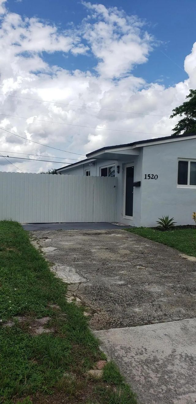 2 of 12 - 1520 N 68th Terrace, Hollywood, FL