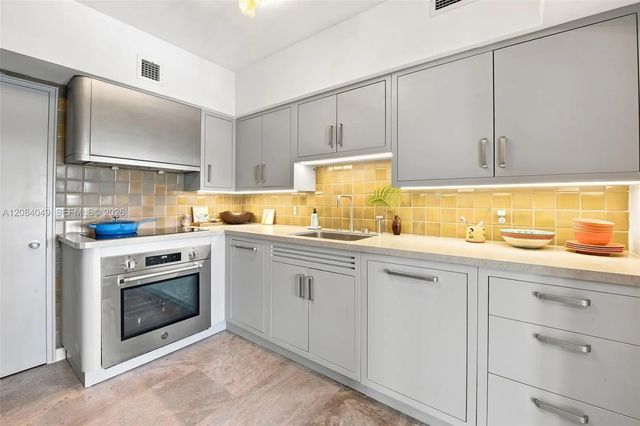 4 of 17 - 16 Island Avenue #4e, Miami Beach, FL