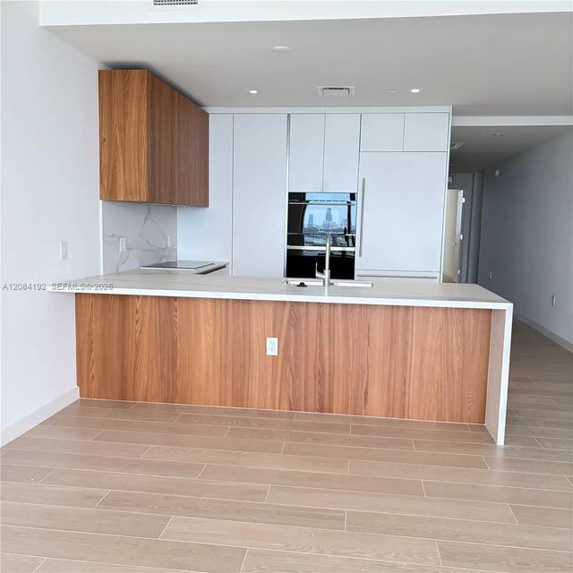 3 of 28 - 1400 Biscayne Boulevard #2003, Miami, FL