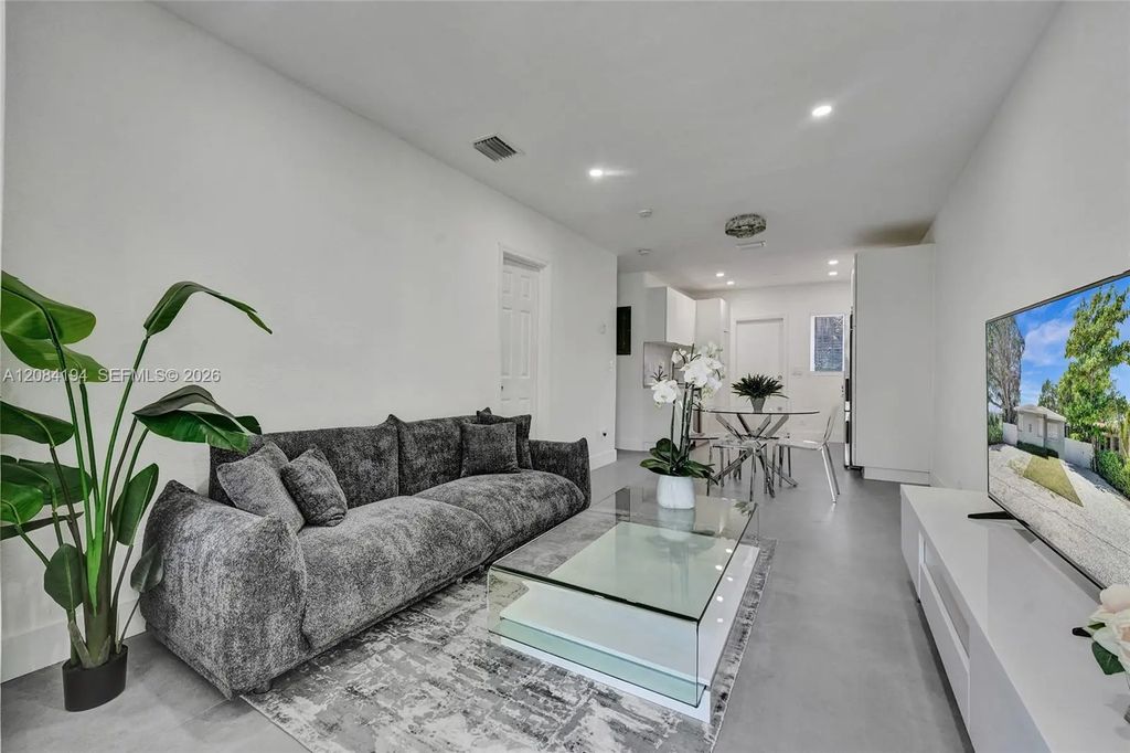 7520 Ne 3rd Avenue #a, Miami
